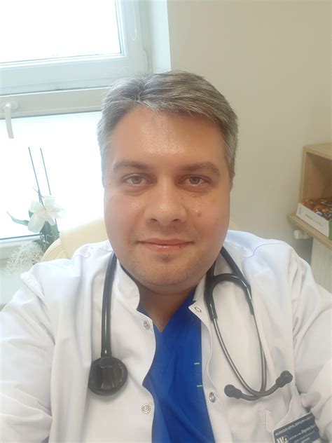 1996-2004 Mjek i prgjithshm, Fakulteti i Mjeksis, Univesiteti i Prishtins. . Doktor urolog prishtine